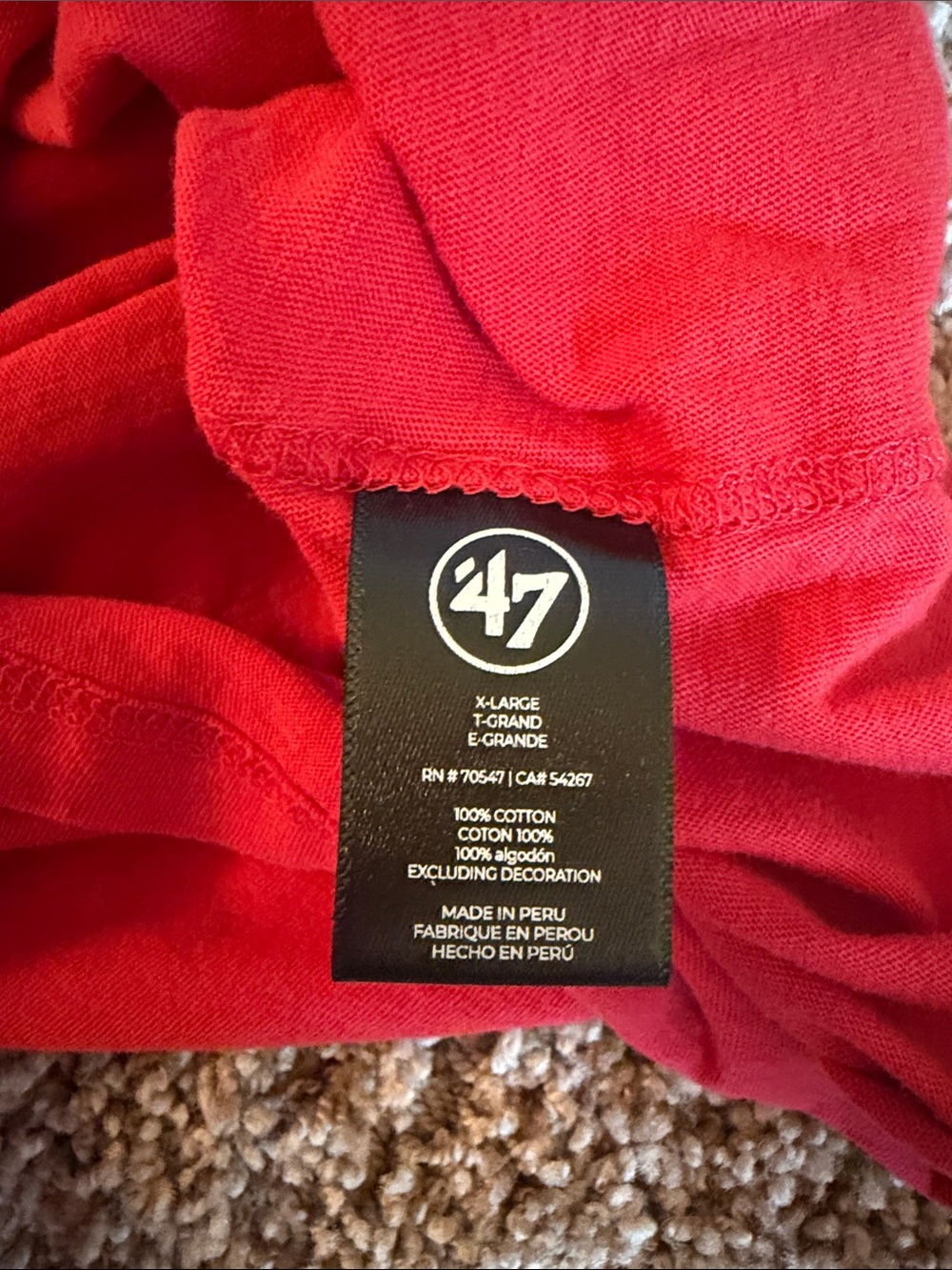 '47 Women's Red Tampa Bay Buccaneers Tshirt - XL - Picture 3 of 3
